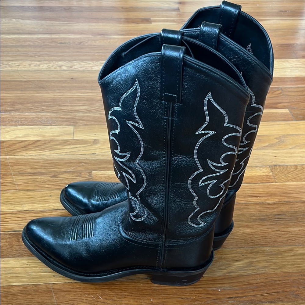 Justin Boots with Embroidered Design
